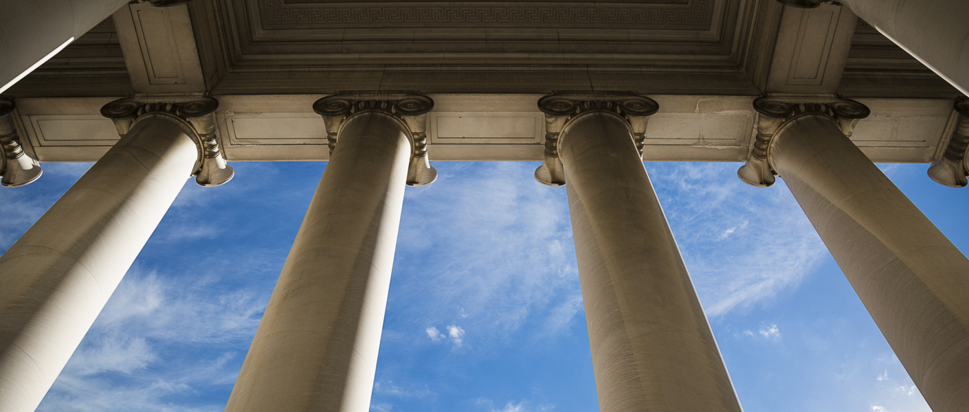 Building,Column,On,A,Government,Building,With,A,Beautiful,Blue
